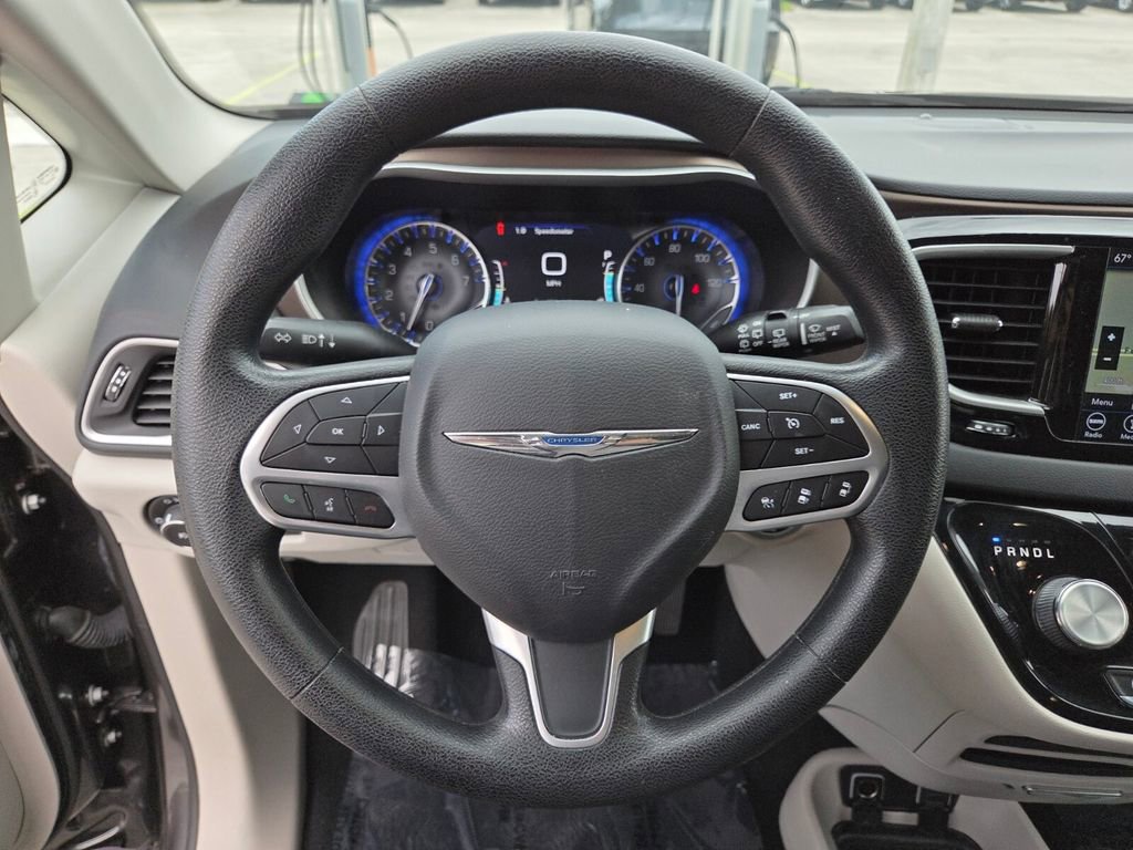 Used 2019 Chrysler Pacifica Touring Plus w/ Advanced Safetytec Group FWD image 28