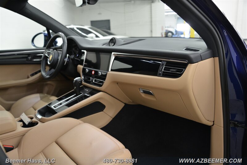 Used 2023 Porsche Macan AWD/4WD image 19