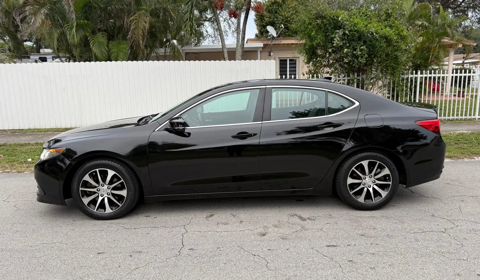 Used 2016 Acura TLX w/ Technology Package image 3