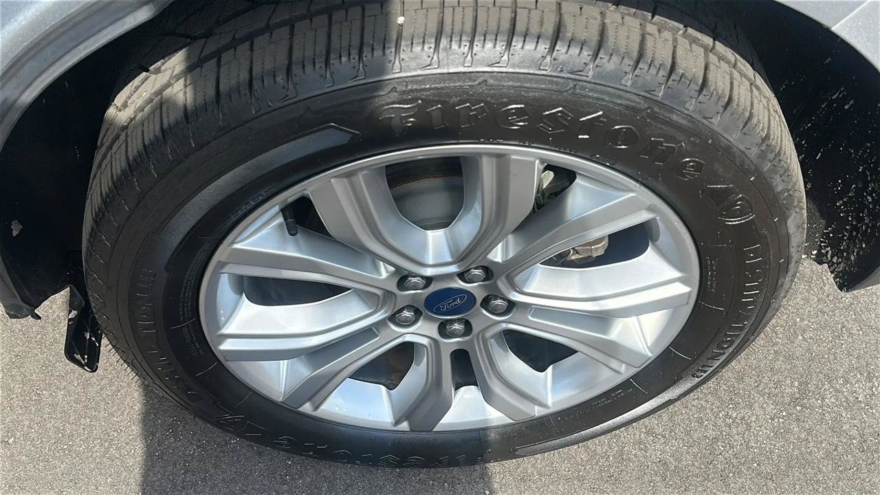 Used 2020 Ford Edge Titanium w/ Equipment Group 301A FWD image 16