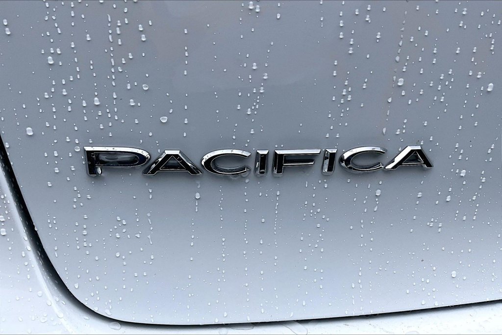 Used 2026 Chrysler Pacifica Select FWD image 25