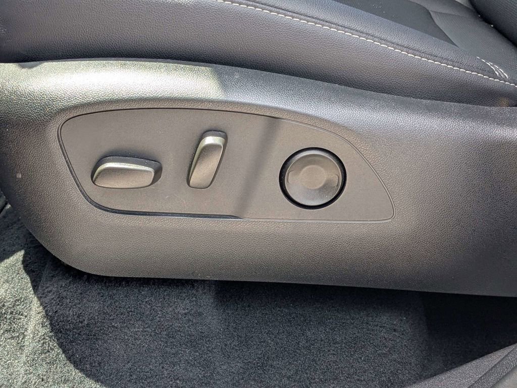 Used 2026 Chevrolet Traverse LT FWD image 19