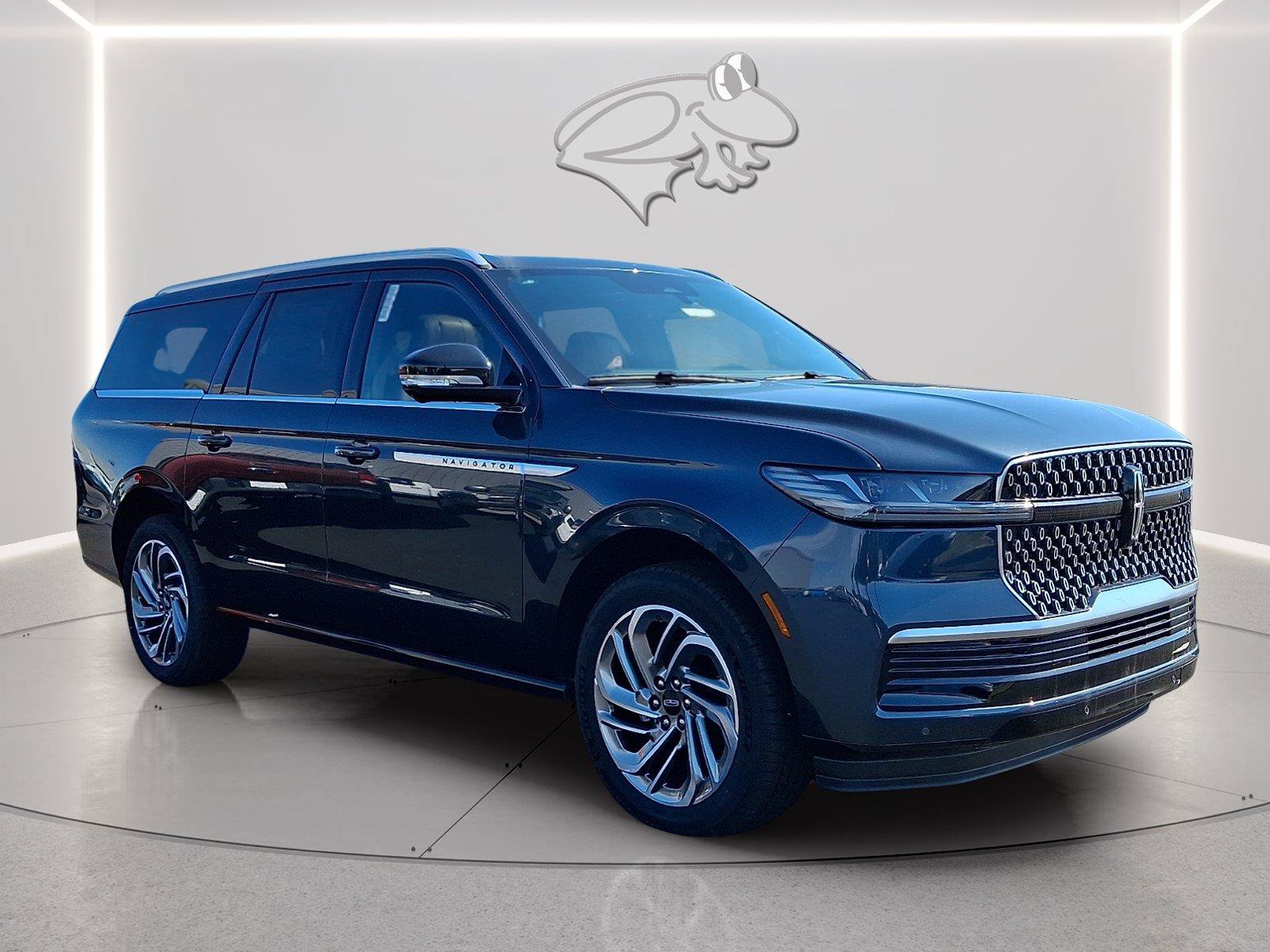 New 2026 Lincoln Navigator L Reserve AWD/4WD image 4