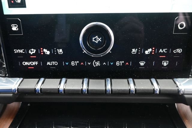 Used 2025 GMC Yukon XL Denali AWD/4WD image 23
