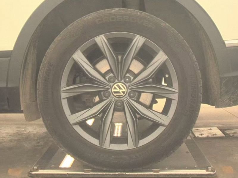 Used 2022 Volkswagen Tiguan SE FWD image 22