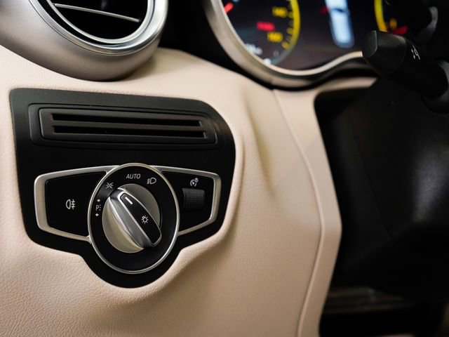 Used 2021 Mercedes-Benz GLC 300 4MATIC image 10