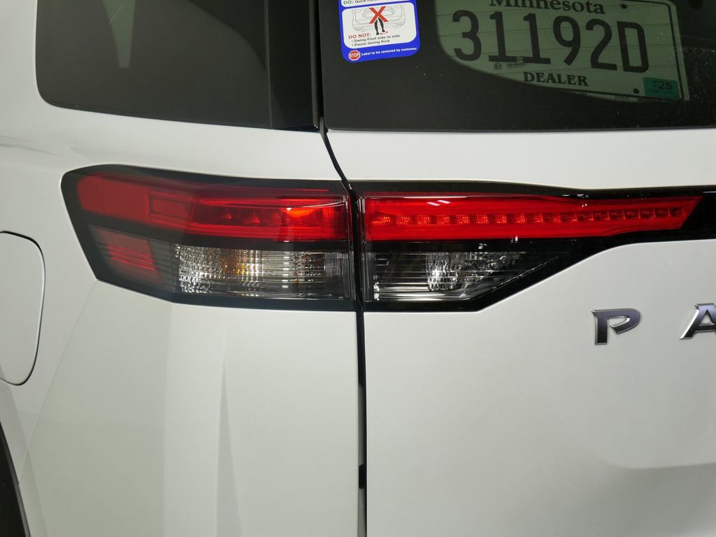 New 2025 Nissan Pathfinder Platinum image 13