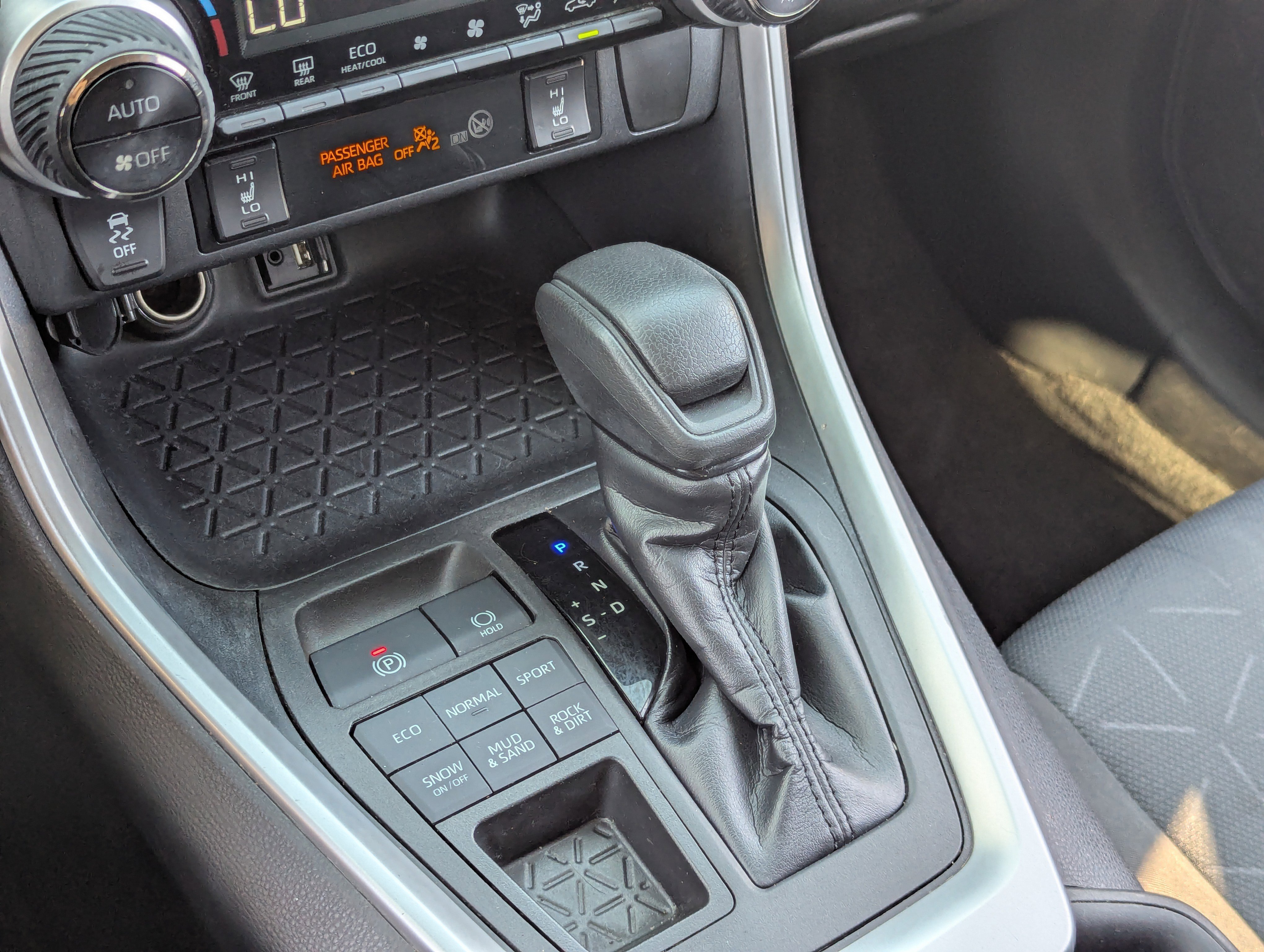 Used 2019 Toyota RAV4 XLE image 27