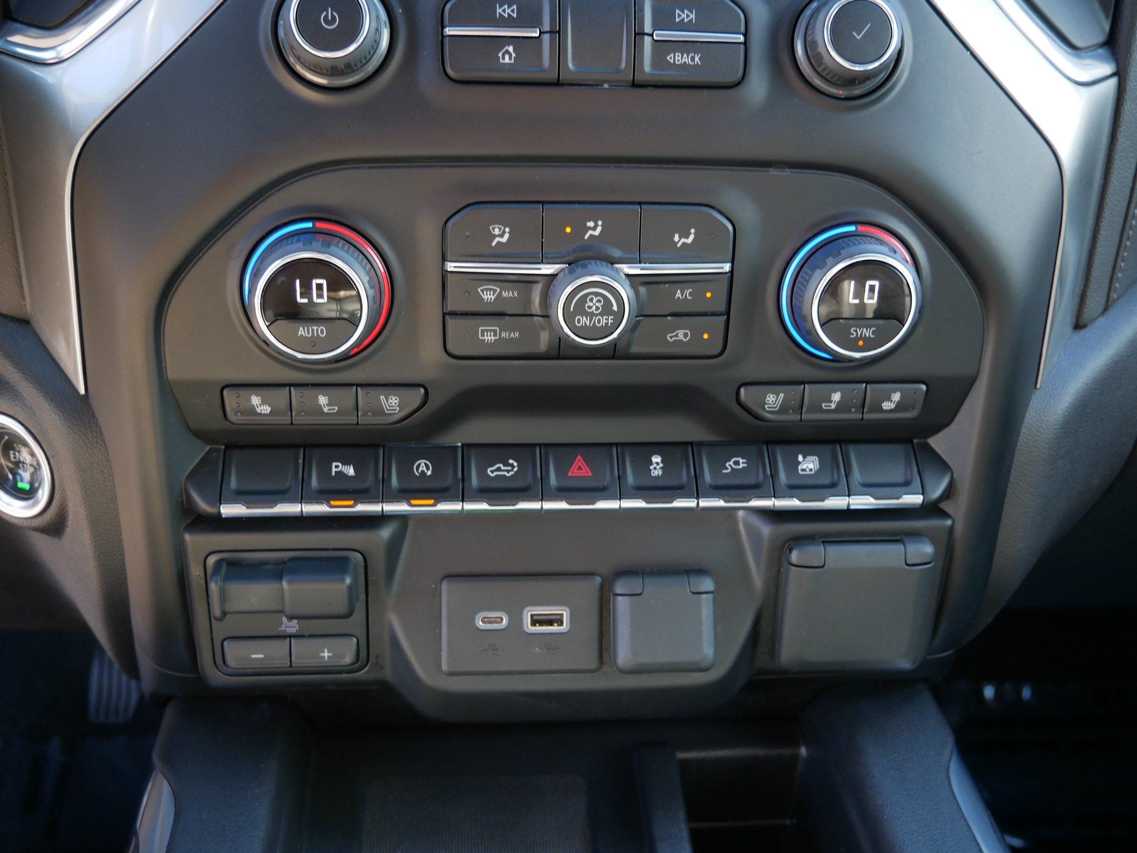 Used 2020 Chevrolet Silverado 1500 LTZ w/ LTZ Plus Package AWD/4WD image 23
