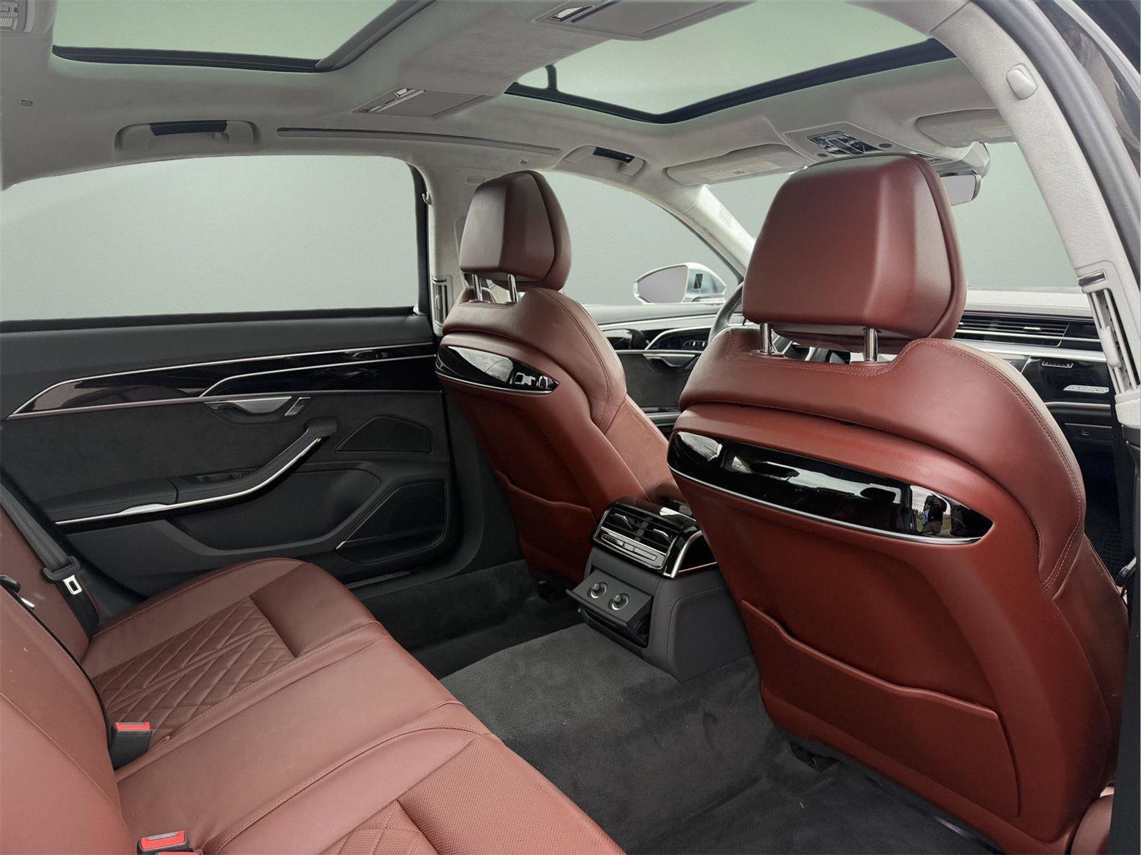 Used 2020 Audi S8 L w/ S8 Executive Package image 37