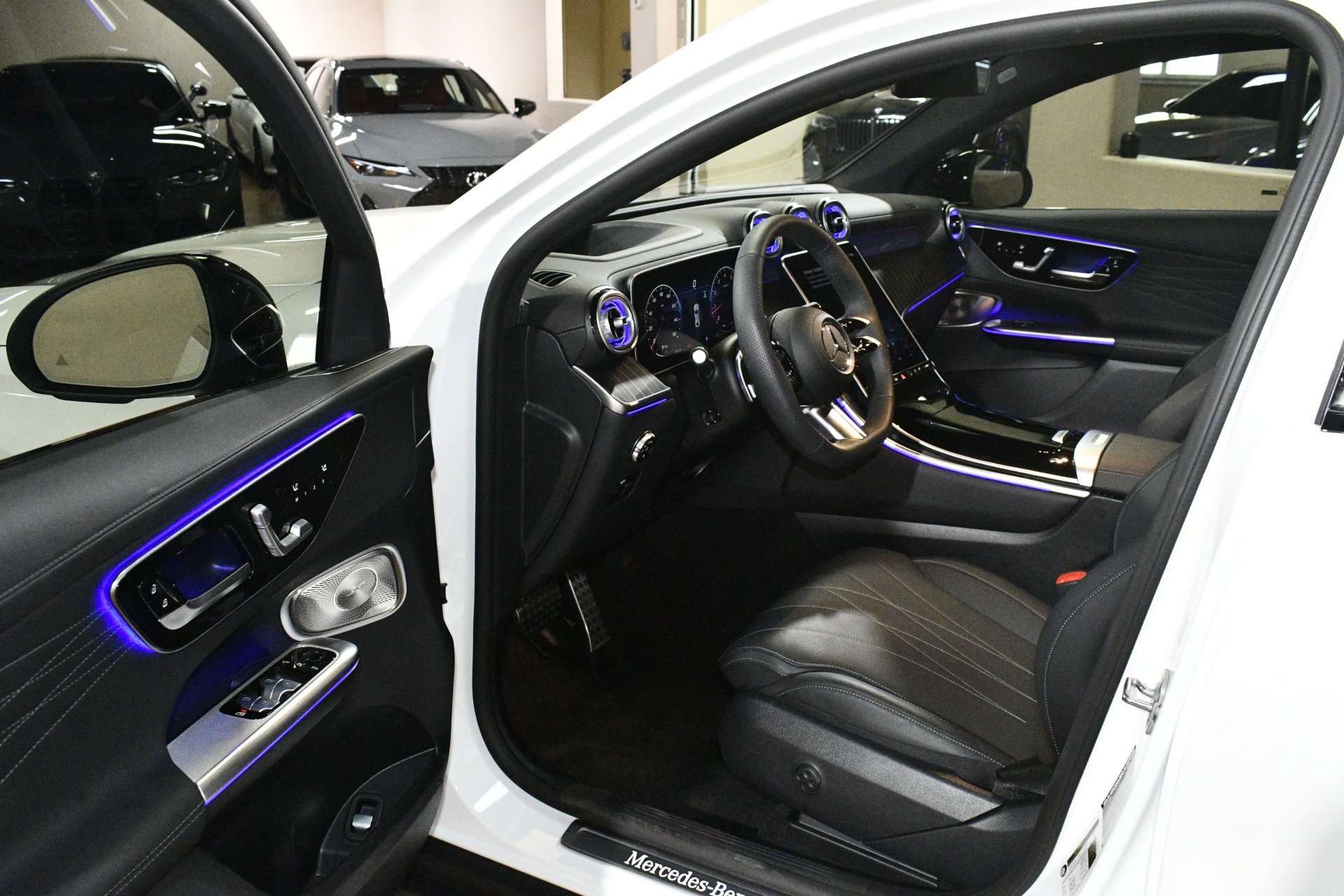 Used 2025 Mercedes-Benz GLC 300 4MATIC image 45