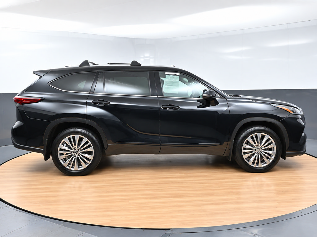 Used 2022 Toyota Highlander Platinum AWD/4WD image 3