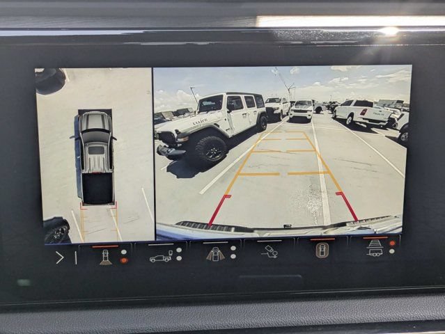 Used 2025 GMC Sierra 1500 AT4 w/ Technology Package AWD/4WD image 22