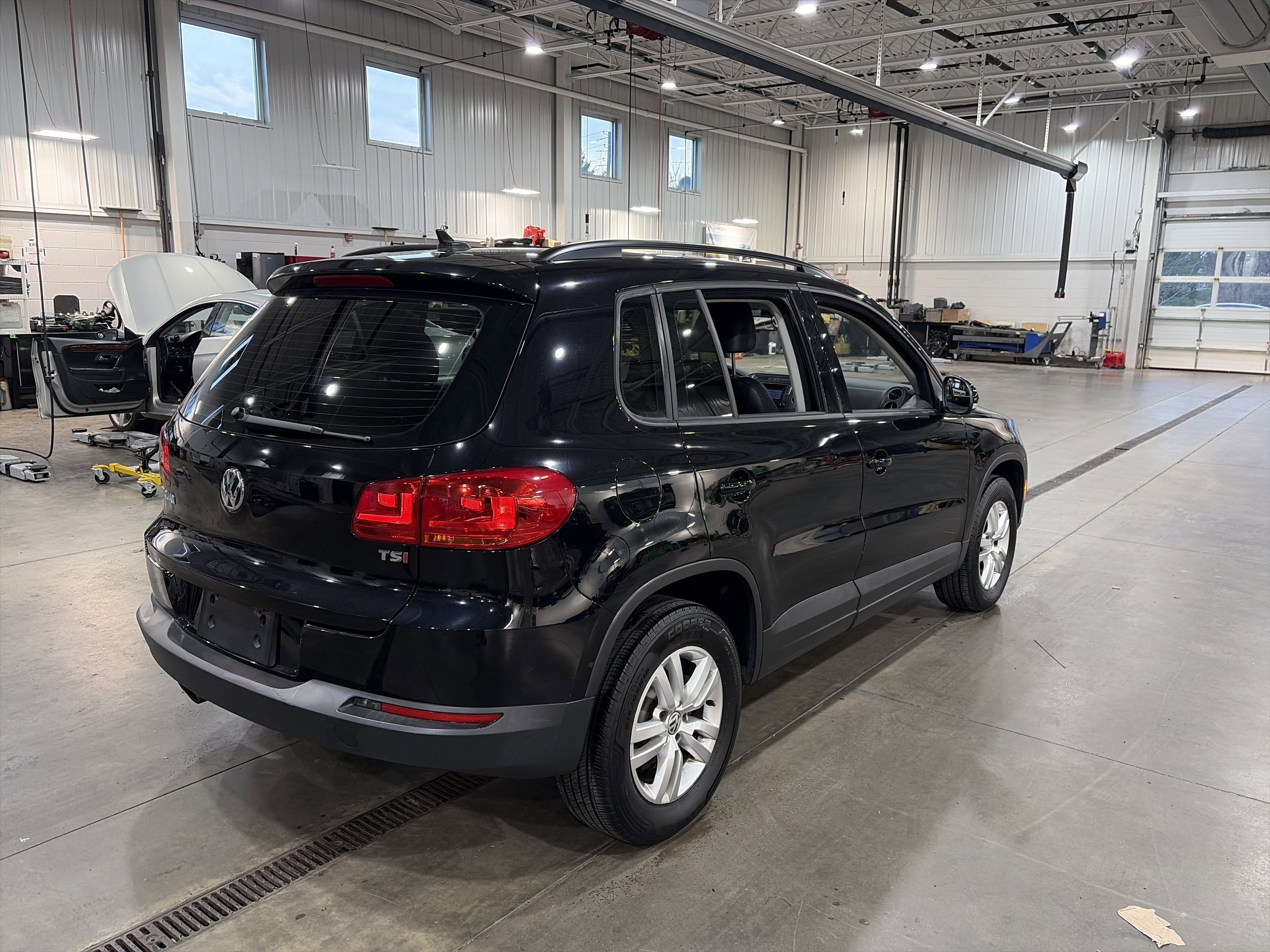 Used 2017 Volkswagen Tiguan S image 4