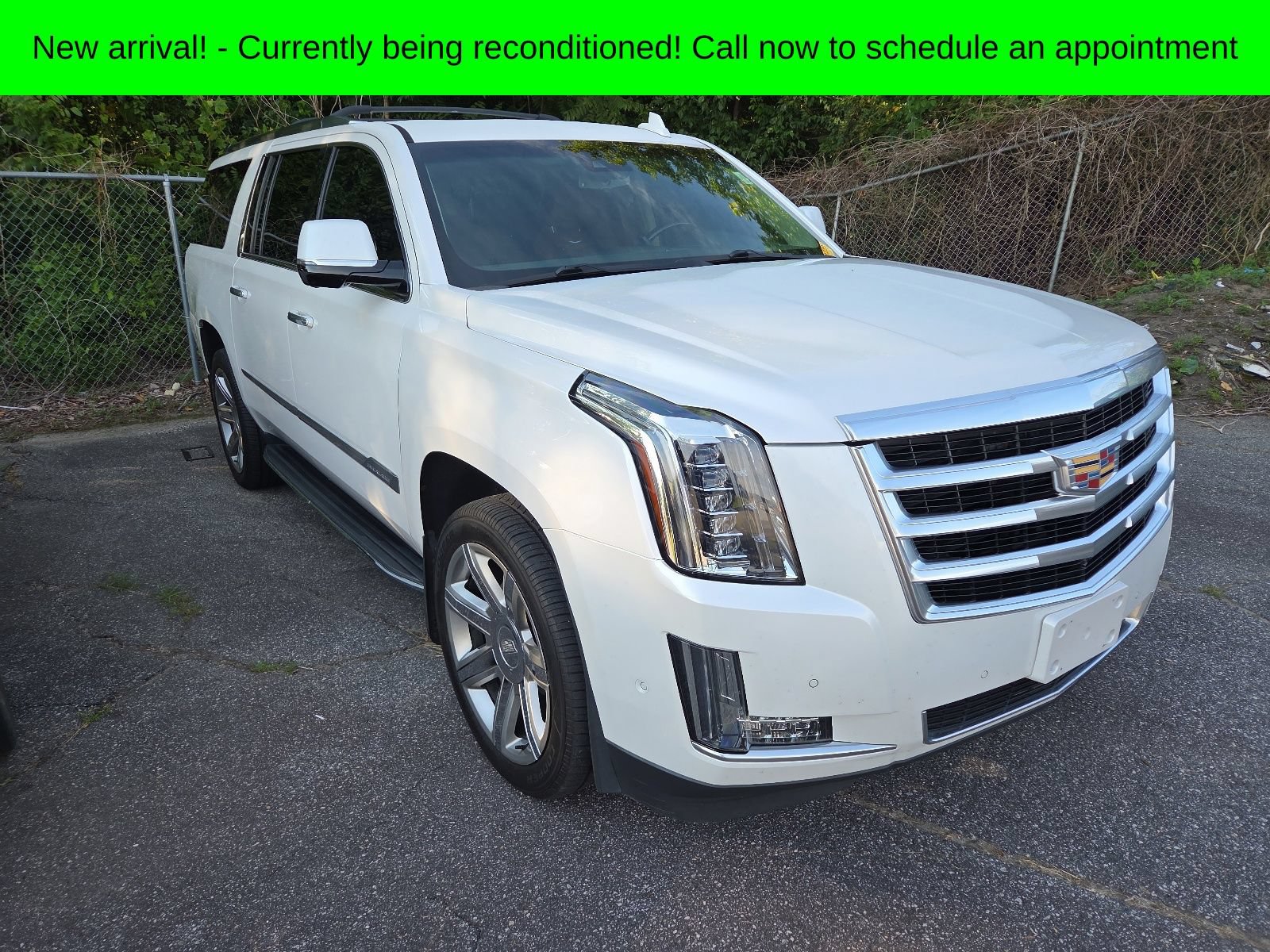 Used 2019 Cadillac Escalade ESV Luxury AWD/4WD image 2
