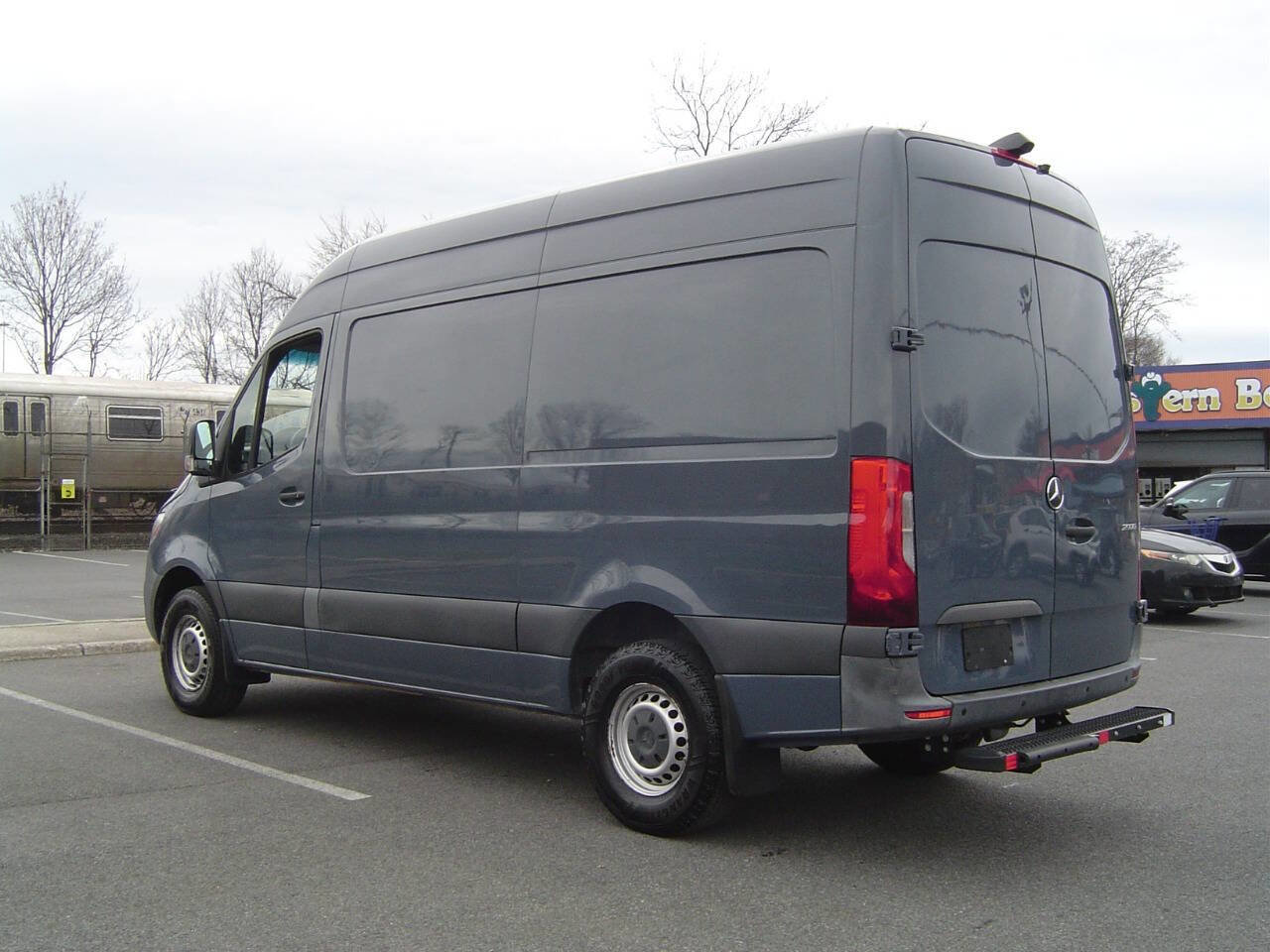 Used 2019 Mercedes-Benz Sprinter 144 image 6