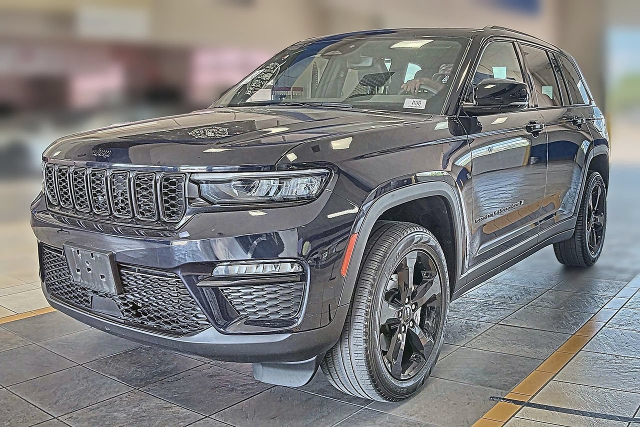 Used 2024 Jeep Grand Cherokee Limited w/ Black Appearance Package
