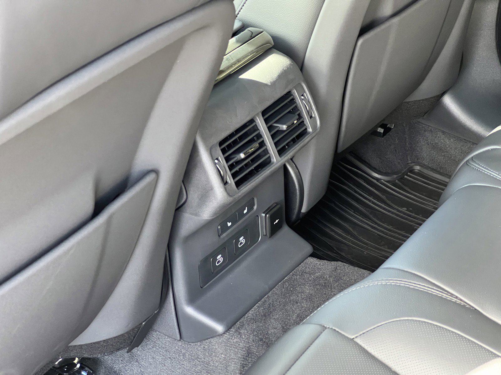 New 2025 Land Rover Range Rover Velar Dynamic SE AWD/4WD image 12
