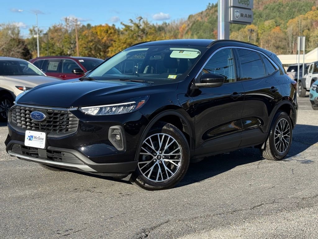 Used 2023 Ford Escape SE image 1