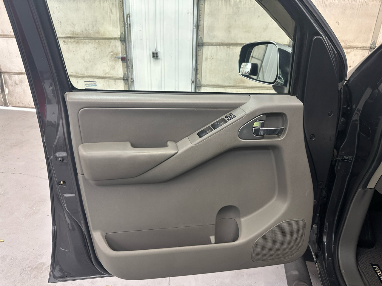 Used 2013 Nissan Frontier SL image 27