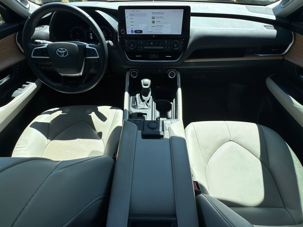 Used 2024 Toyota Grand Highlander Limited image 23