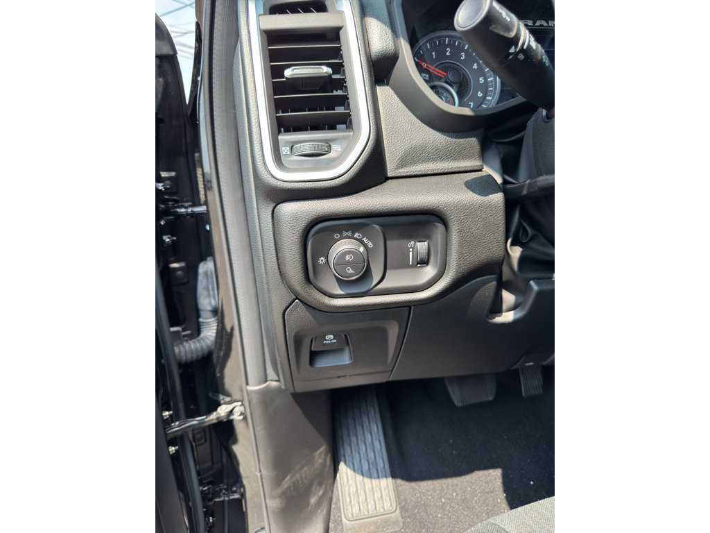 New 2026 RAM 1500 Express AWD/4WD image 31