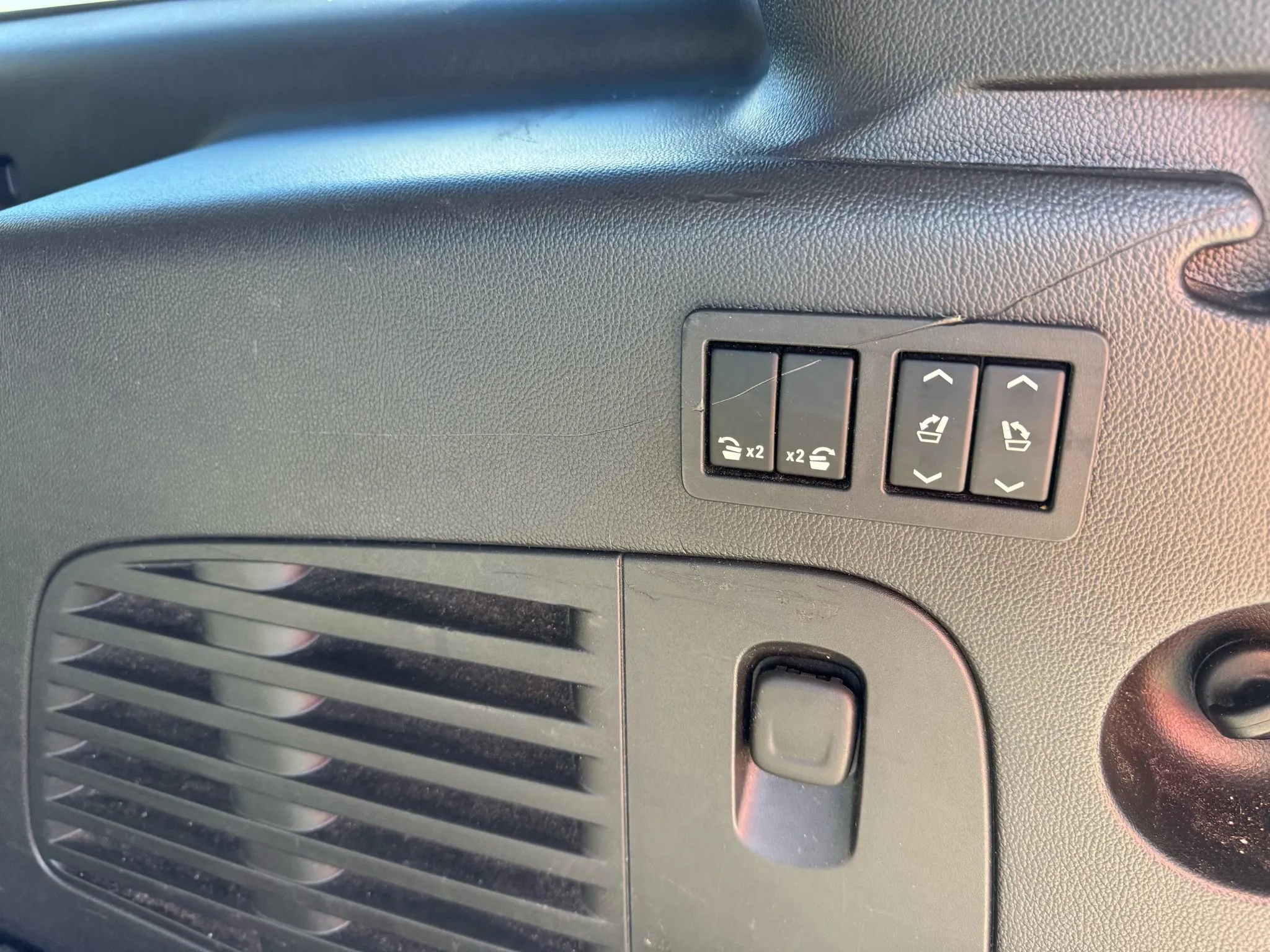 Used 2015 Chevrolet Suburban LTZ image 19