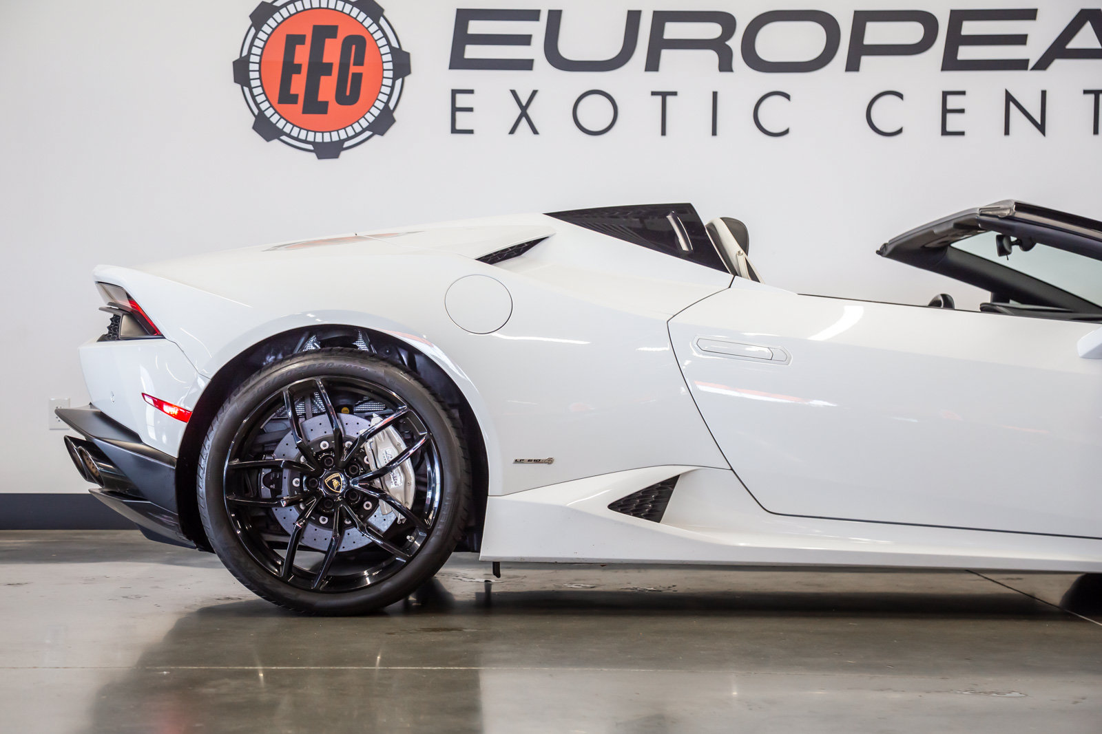 Used 2017 Lamborghini Huracan LP 610-4 AWD/4WD image 16