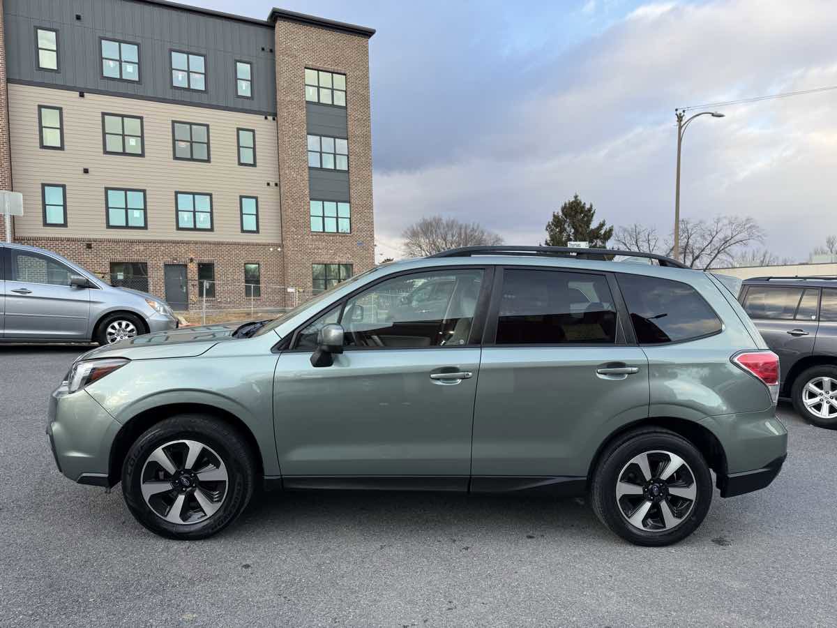 Used 2018 Subaru Forester 2.5i Premium w/ All-Weather Package image 4