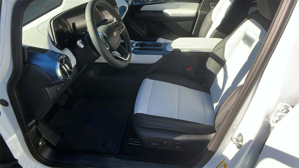 New 2026 Chevrolet Equinox EV LT image 13