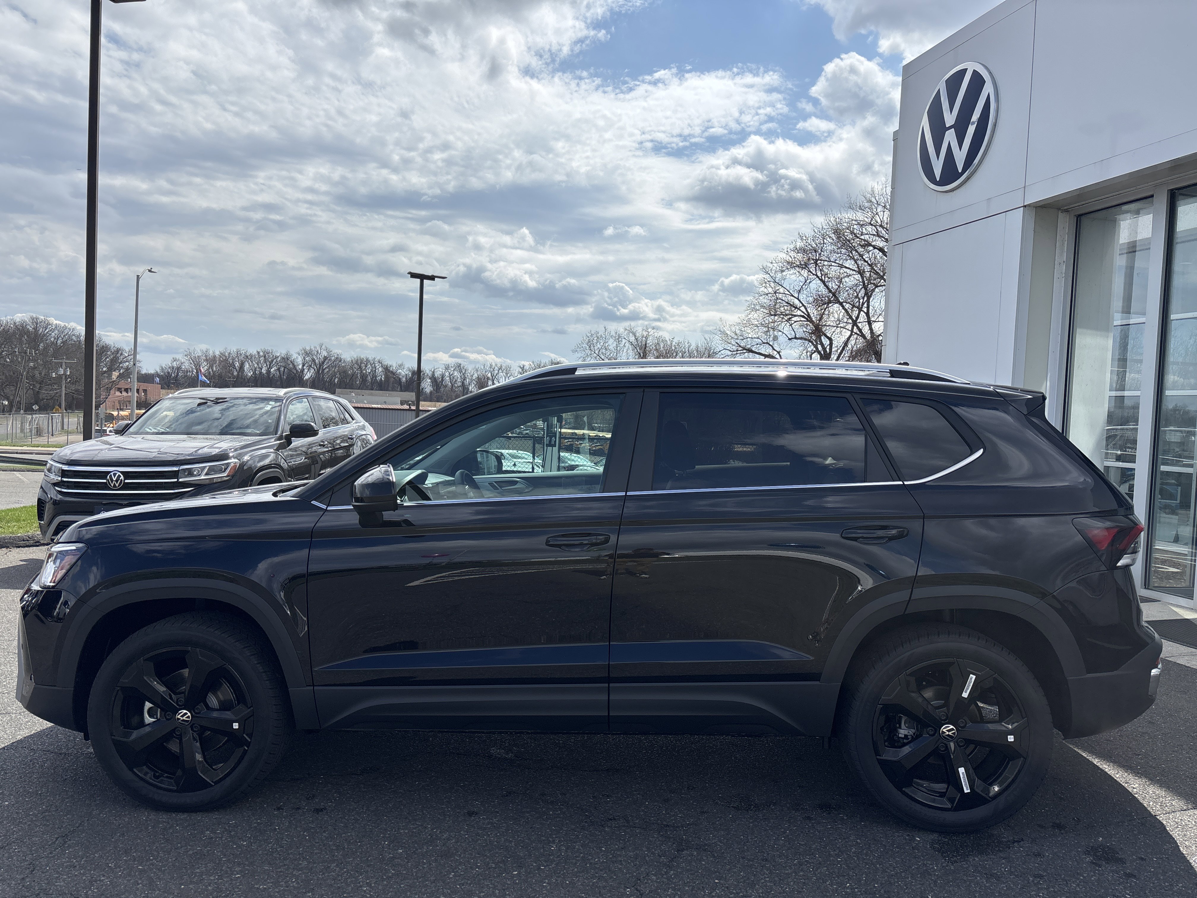 New 2026 Volkswagen Taos SEL AWD/4WD image 2