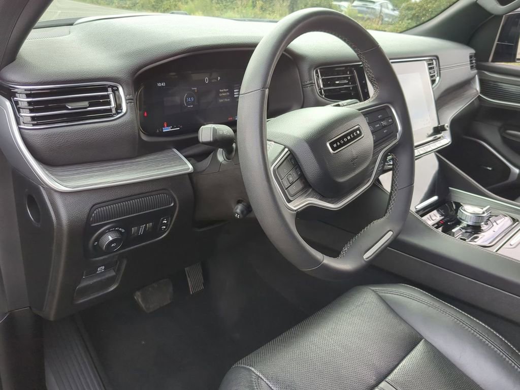 Used 2023 Jeep Wagoneer L Series III w/ Preferred Equipment Group image 19