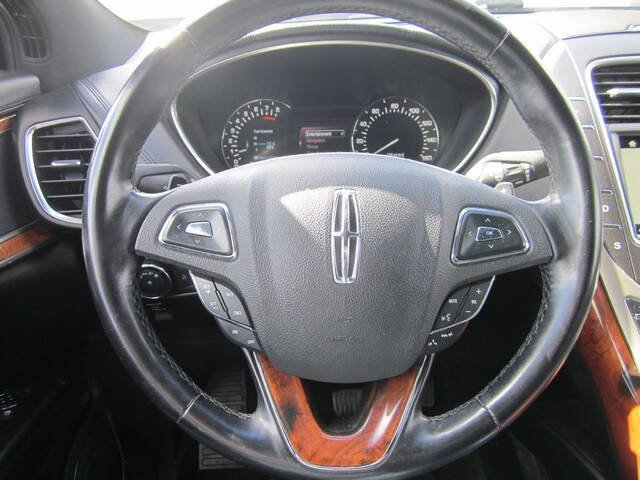 Used 2018 Lincoln MKX Select w/ Select Plus Package AWD/4WD image 17