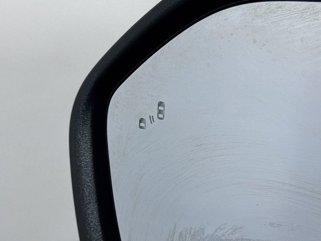 Used 2024 Ford Explorer XLT AWD/4WD image 17