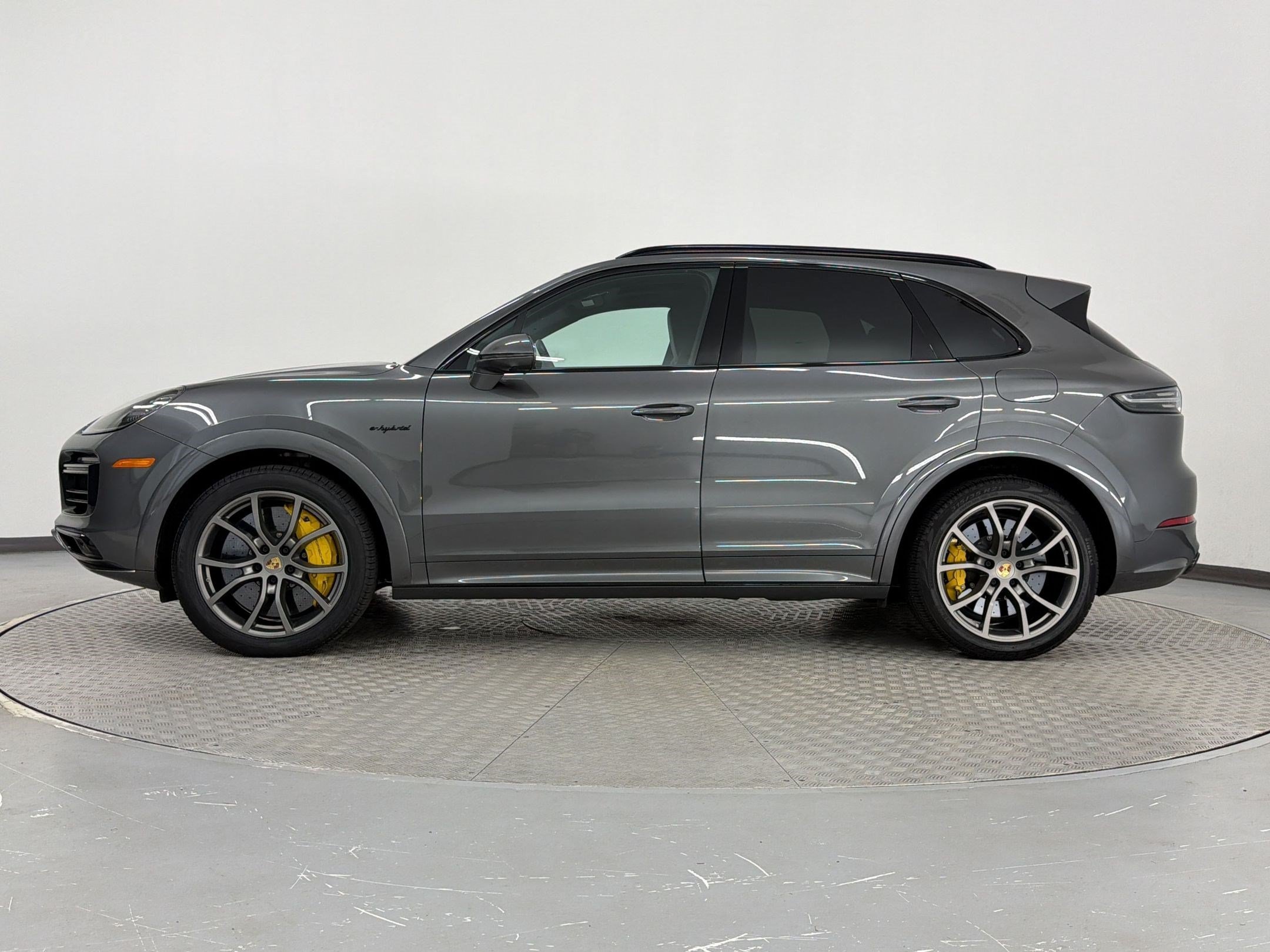 Used 2020 Porsche Cayenne Turbo S AWD/4WD image 2