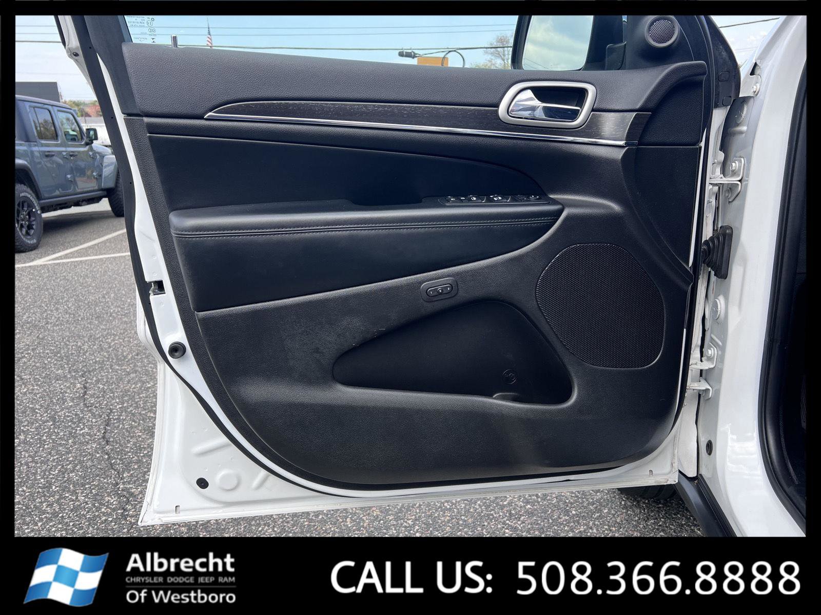 Used 2018 Jeep Grand Cherokee Limited AWD/4WD image 11