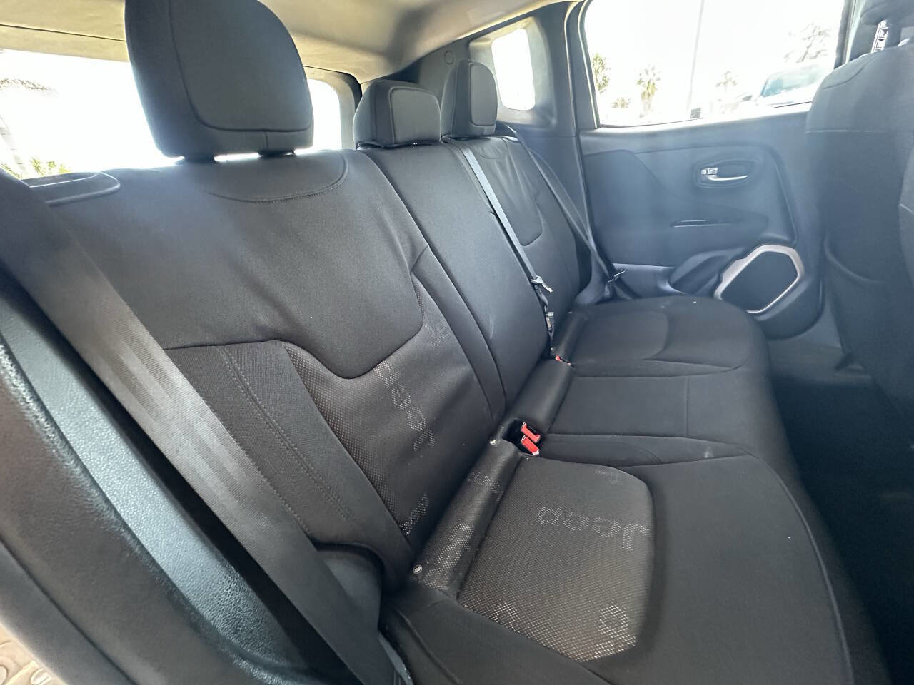 Used 2015 Jeep Renegade Latitude image 19