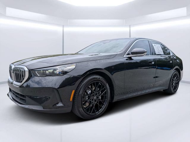 Used 2025 BMW 530i w/ Premium Package RWD image 7