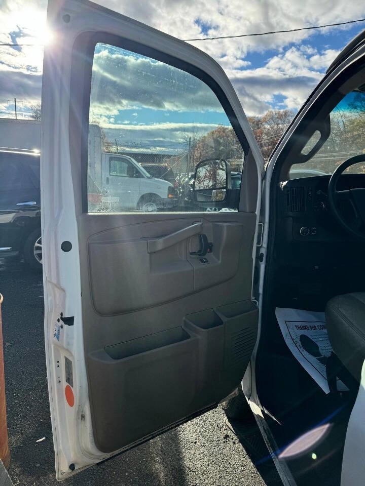 Used 2020 Chevrolet Express 2500 w/ Driver Convenience Package image 15