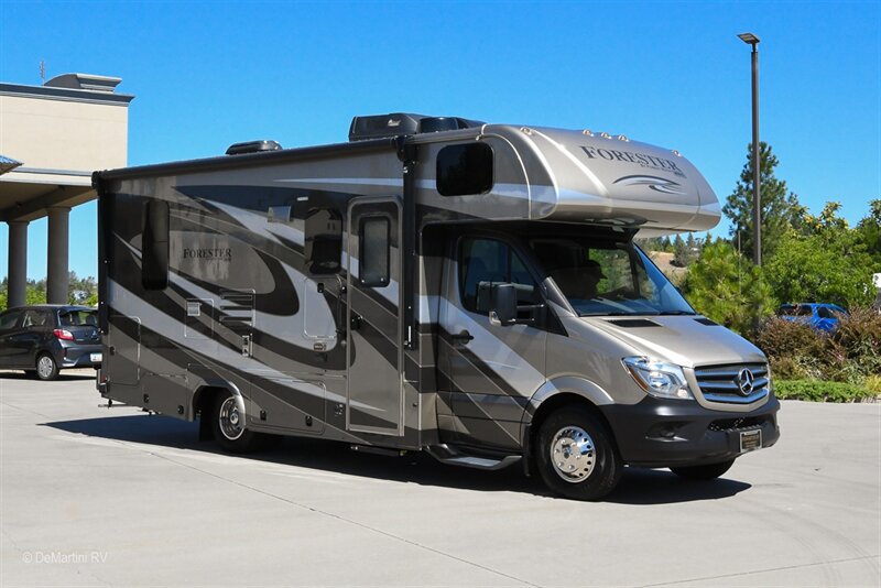 Used 2018 Mercedes-Benz Sprinter 3500 image 1