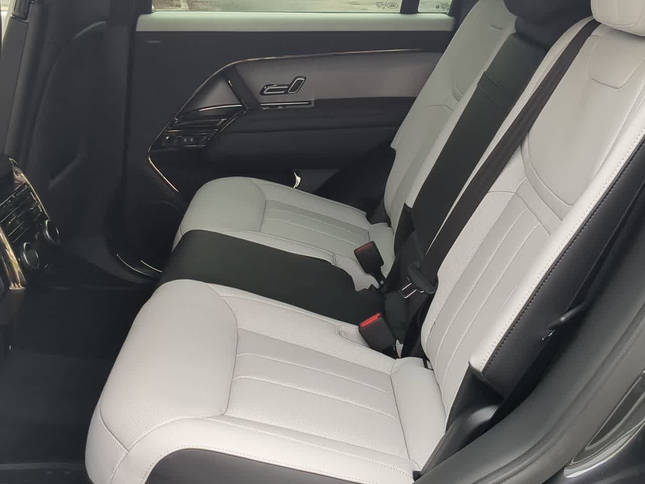 New 2026 Land Rover Range Rover Sport Dynamic SE AWD/4WD image 21