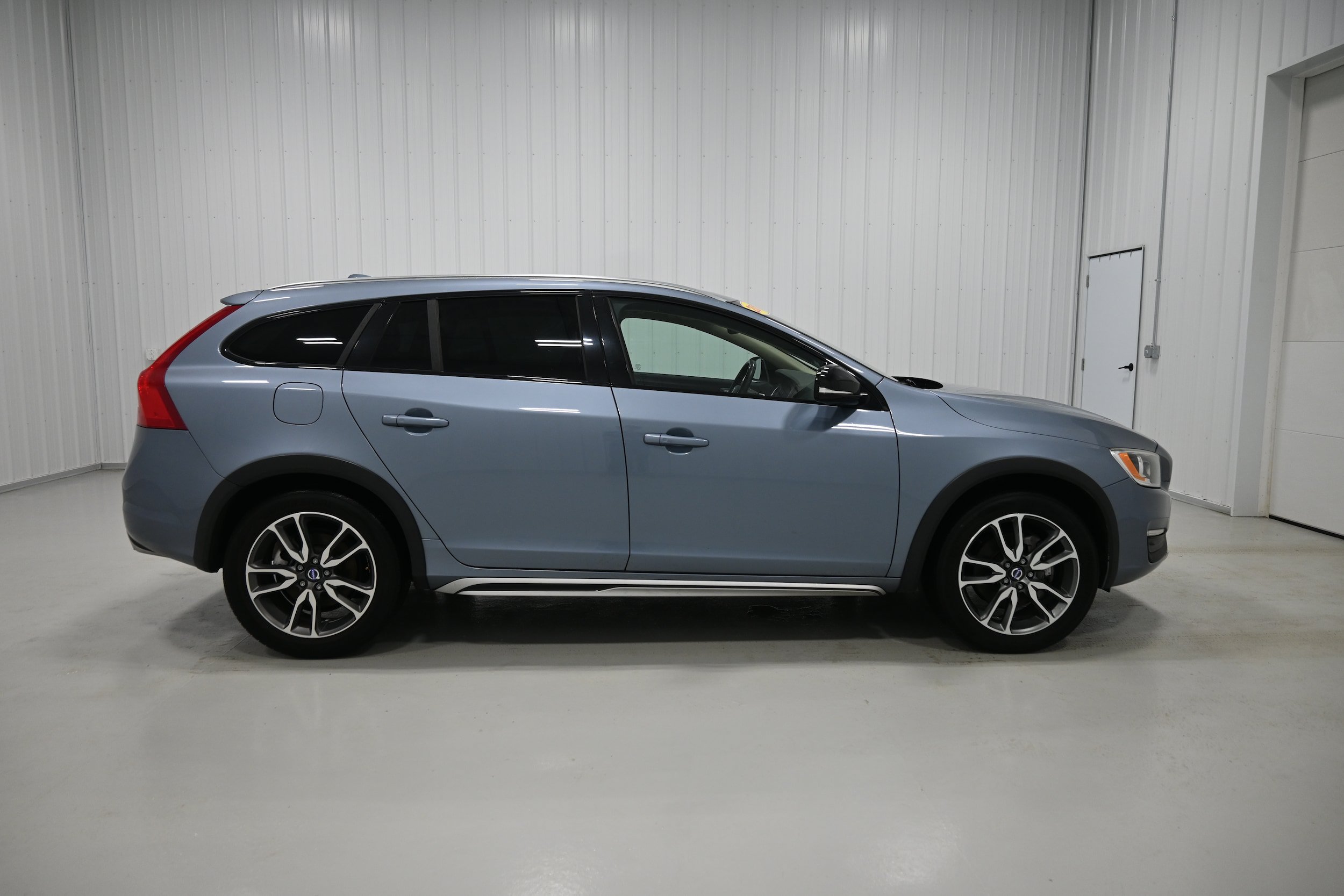 Used 2017 Volvo V60 T5 Cross Country w/ Climate Package AWD/4WD image 34