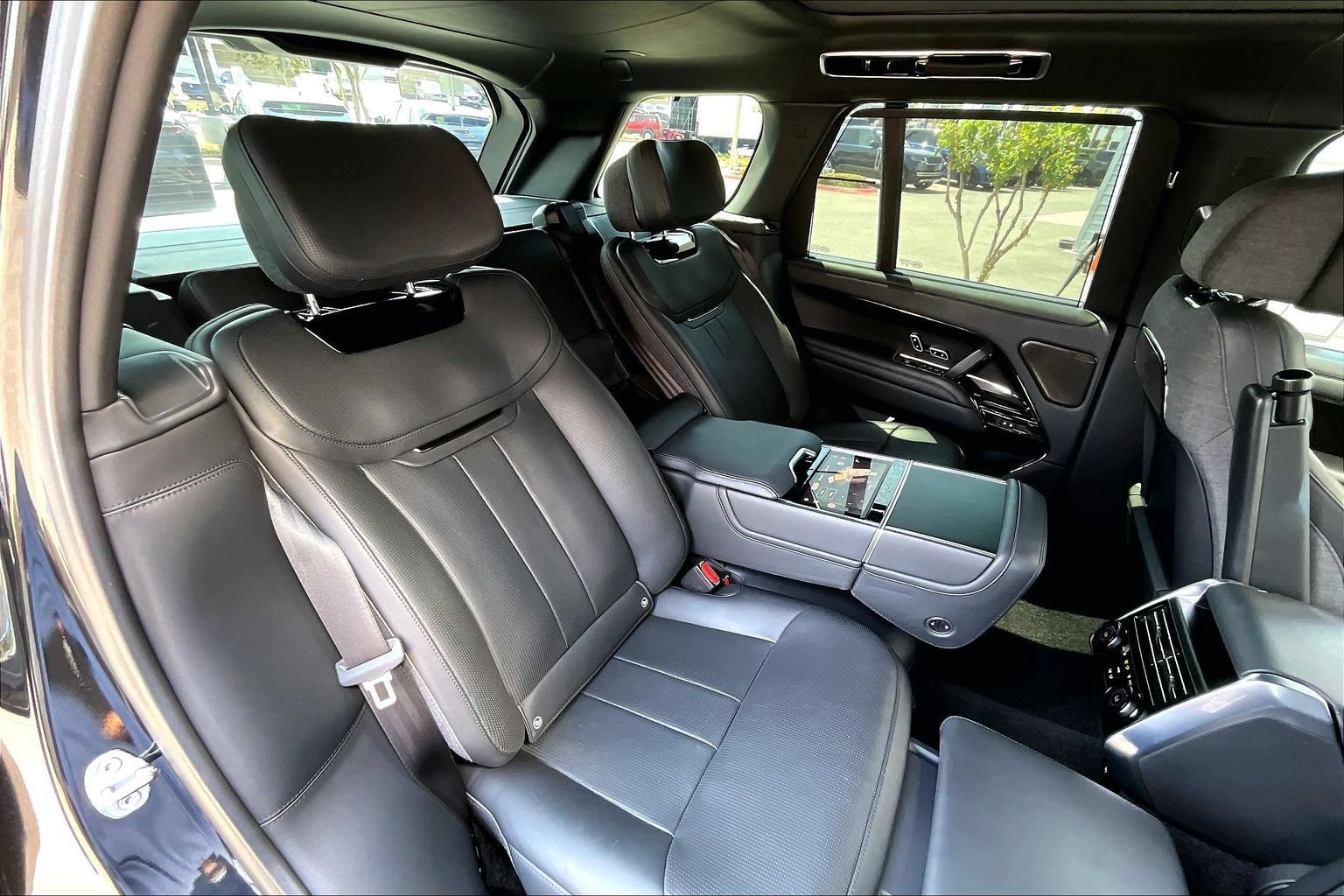Certified 2023 Land Rover Range Rover SV AWD/4WD image 27