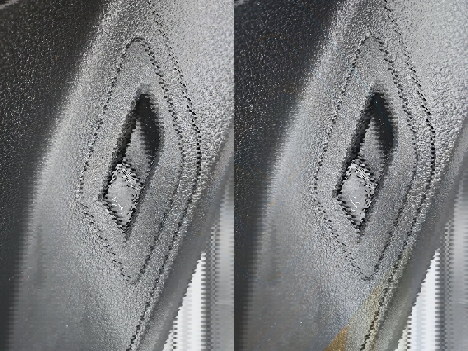 Used 2020 Volkswagen Atlas Cross Sport SE w/ Towing Package AWD/4WD image 18