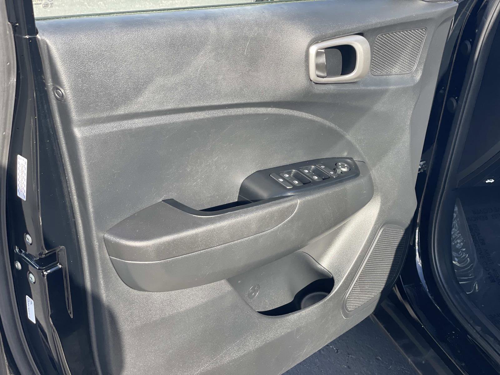 Certified 2023 Hyundai Venue SE image 18