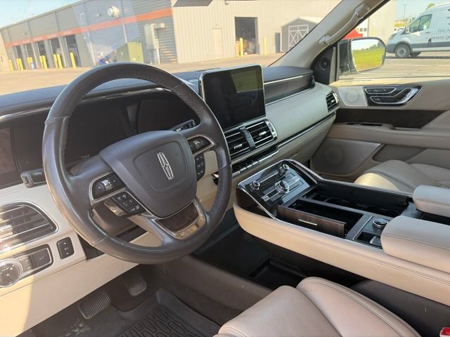 Used 2020 Lincoln Navigator L Reserve w/ Luxury Package AWD/4WD image 9