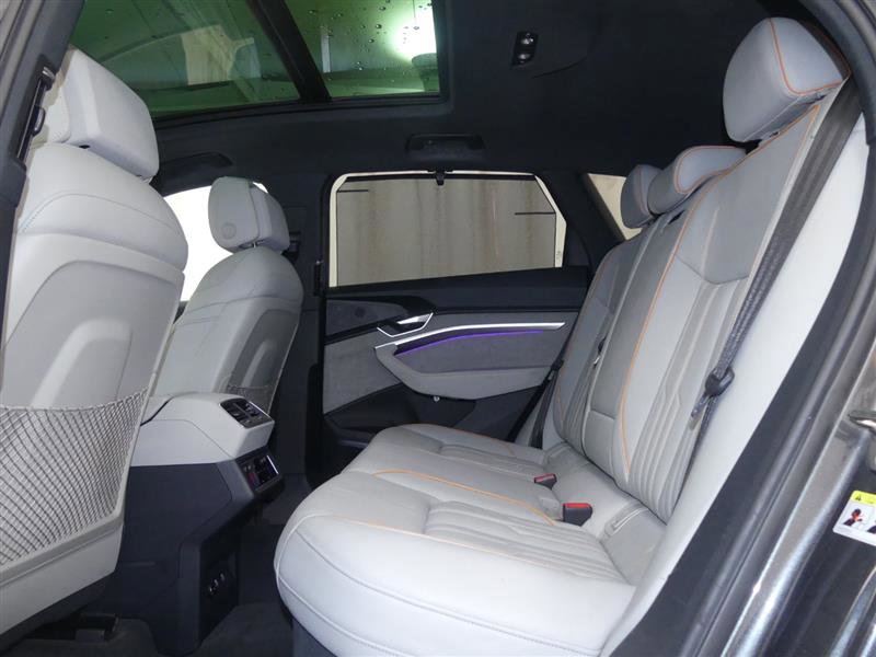Used 2024 Audi Q8 e-tron Prestige image 28