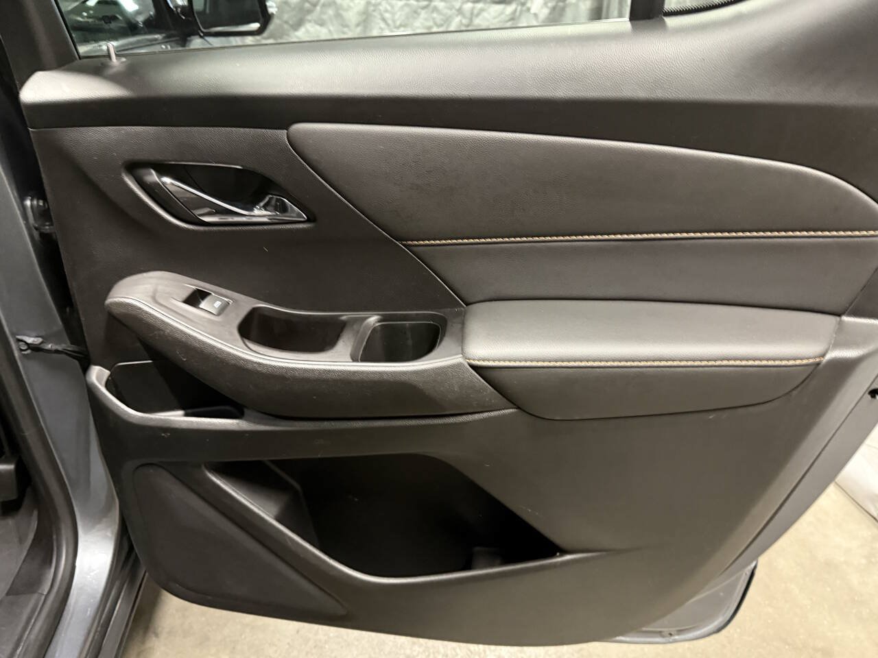 Used 2020 Chevrolet Traverse LT w/ LPO, Floor Liner Package AWD/4WD image 14