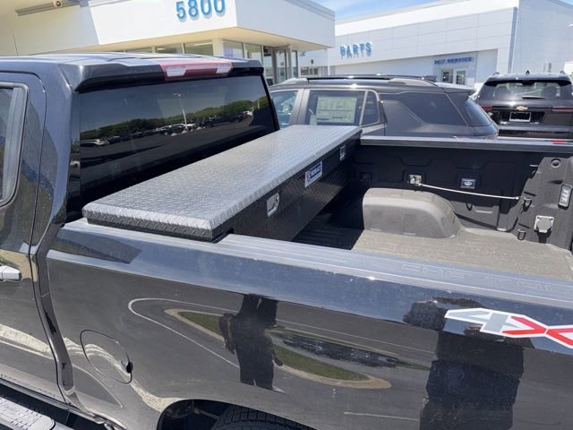 Used 2020 Chevrolet Silverado 1500 Custom w/ Custom Value Package AWD/4WD image 12
