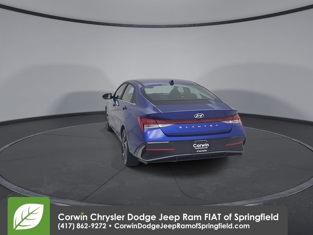 Used 2025 Hyundai Elantra SEL image 12